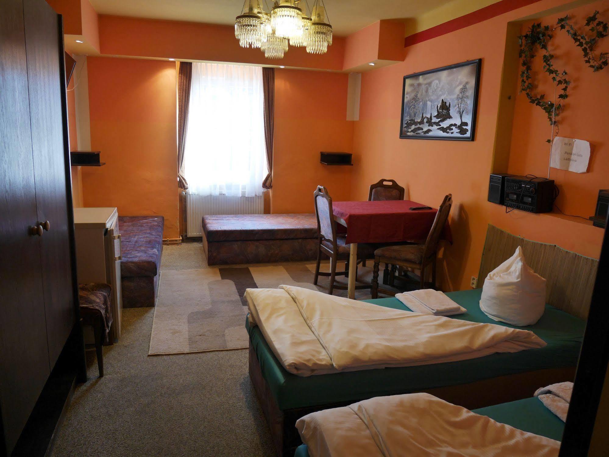 Pension Lada Karlovy Vary Exterior foto